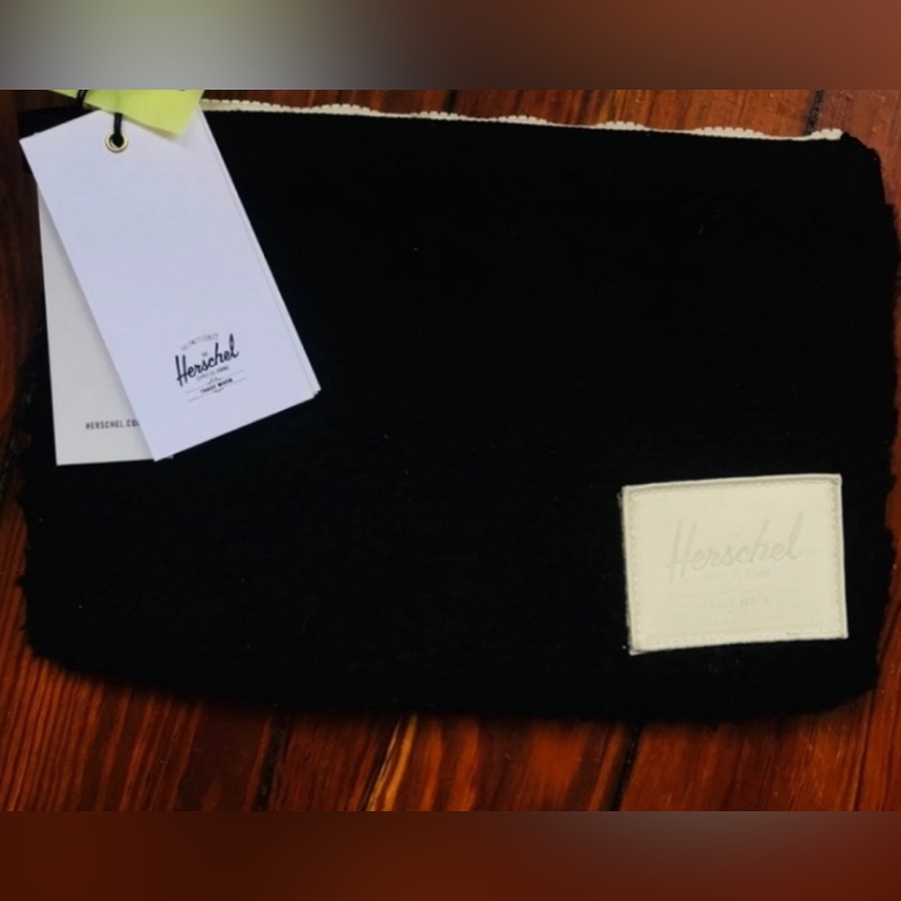 Herschel Black & beige Sherpa Clutch Bag Purse NWT